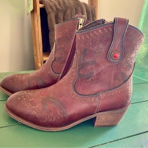 Galop Embossed Floral Leather
Bootie (Women) Cowgirl Boots 7.5-8